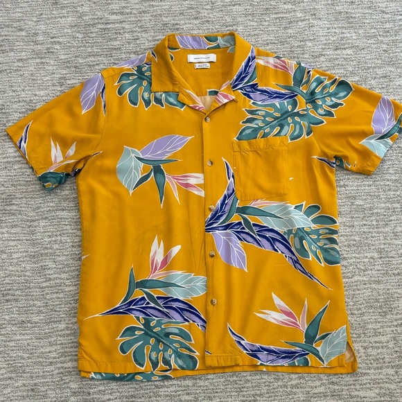Urban Outfitters Tropical Leaf Print Camp Shirt Mens Size M Short Sleeve Button - Picture 8 of 8